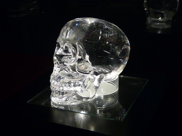 crystal-skull-917281_640.jpg